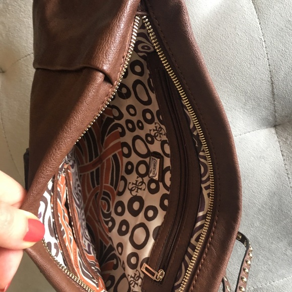 Guess purse - Picture 3 of 6